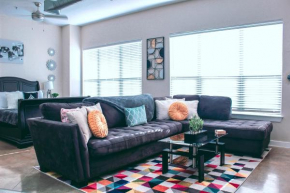 Bright and Relaxing Loft with Downtown Views!